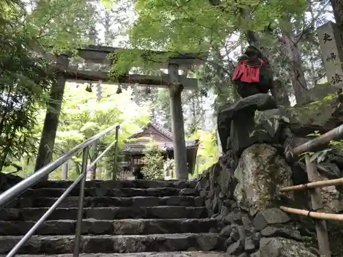 猿丸神社の鳥居