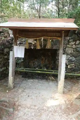 猿丸神社の手水舎