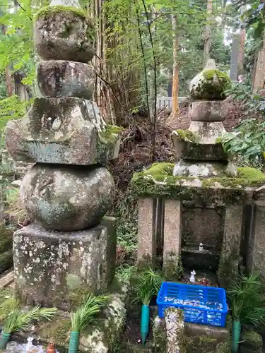 高野山金剛峯寺奥の院のお墓