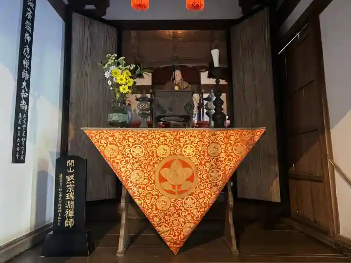 龍潭寺の{uncategorized: "未分類", other: "その他", undefined: "問題あり", building: "その他建物", grave: "お墓", sacred_gate: "鳥居", guardian: "狛犬", statue: "像", buddha: "仏像", history: "歴史", nature: "自然", garden: "庭園", animal: "動物", pagoda: "塔", temizu: "手水舎", mountain_gate: "山門・神門", sanctuary: "本殿・本堂", subordinate: "末社・摂社", art: "芸術", scenery: "景色", jizo: "地蔵", ema: "絵馬", goshuin: "御朱印", omikuji: "おみくじ", items: "授与品その他", amulet: "お守り", goshuincho: "御朱印帳", eats: "食事", festival: "お祭り", votive_dance: "神楽", shichigosan: "七五三参", wedding: "結婚式", experience: "体験その他", initially: "初詣", around: "周辺", anti_infection: "感染症対策"}