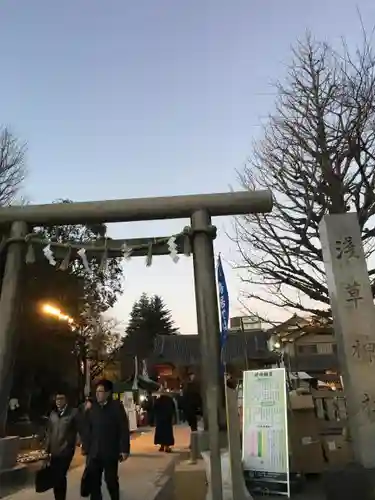 浅草神社の鳥居