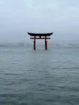 厳島神社の{uncategorized: "未分類", other: "その他", undefined: "問題あり", building: "その他建物", grave: "お墓", sacred_gate: "鳥居", guardian: "狛犬", statue: "像", buddha: "仏像", history: "歴史", nature: "自然", garden: "庭園", animal: "動物", pagoda: "塔", temizu: "手水舎", mountain_gate: "山門・神門", sanctuary: "本殿・本堂", subordinate: "末社・摂社", art: "芸術", scenery: "景色", jizo: "地蔵", ema: "絵馬", goshuin: "御朱印", omikuji: "おみくじ", items: "授与品その他", amulet: "お守り", goshuincho: "御朱印帳", eats: "食事", festival: "お祭り", votive_dance: "神楽", shichigosan: "七五三参", wedding: "結婚式", experience: "体験その他", initially: "初詣", around: "周辺", anti_infection: "感染症対策"}