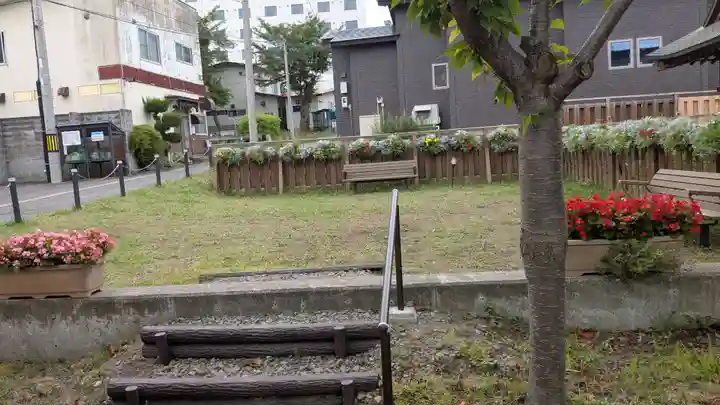 湯前薬師如来堂の庭園