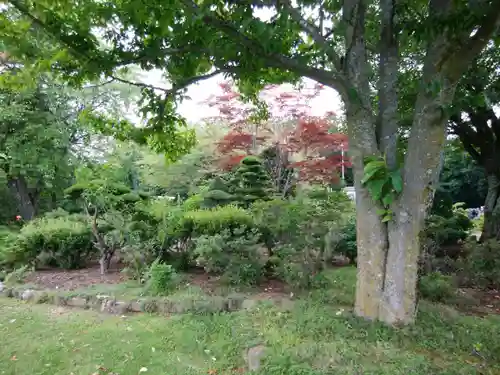 女満別神社の庭園