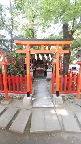 新田神社の末社