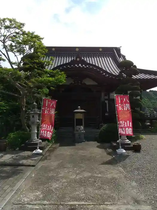 明王寺の本殿