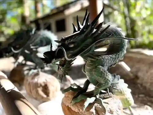 大宮熱田神社の像