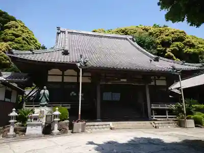 長満寺の本殿・本堂