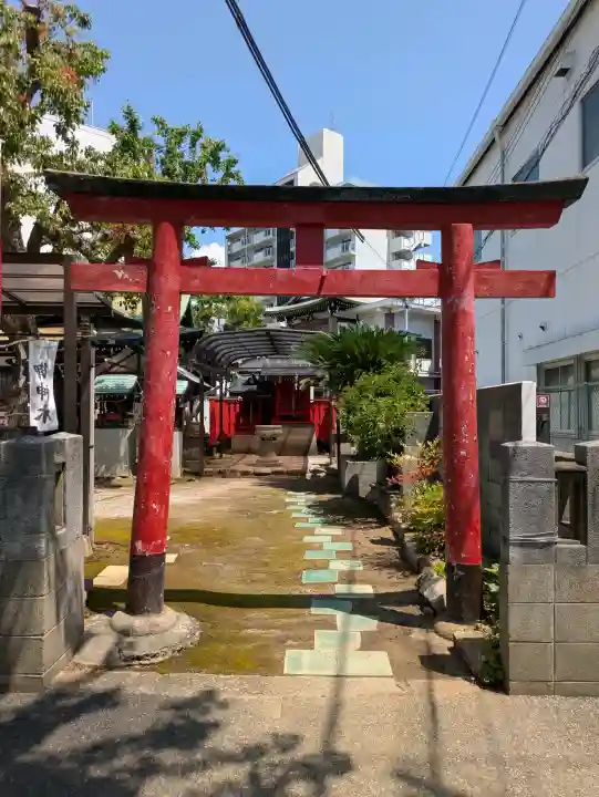 柳原稲荷神社の{uncategorized: "未分類", other: "その他", undefined: "問題あり", building: "その他建物", grave: "お墓", sacred_gate: "鳥居", guardian: "狛犬", statue: "像", buddha: "仏像", history: "歴史", nature: "自然", garden: "庭園", animal: "動物", pagoda: "塔", temizu: "手水舎", mountain_gate: "山門・神門", sanctuary: "本殿・本堂", subordinate: "末社・摂社", art: "芸術", scenery: "景色", jizo: "地蔵", ema: "絵馬", goshuin: "御朱印", omikuji: "おみくじ", items: "授与品その他", amulet: "お守り", goshuincho: "御朱印帳", eats: "食事", festival: "お祭り", votive_dance: "神楽", shichigosan: "七五三参", wedding: "結婚式", experience: "体験その他", initially: "初詣", around: "周辺", anti_infection: "感染症対策"}