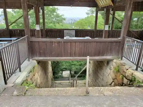 生石神社の山門・神門