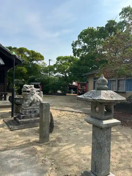白鬚神社の{uncategorized: "未分類", other: "その他", undefined: "問題あり", building: "その他建物", grave: "お墓", sacred_gate: "鳥居", guardian: "狛犬", statue: "像", buddha: "仏像", history: "歴史", nature: "自然", garden: "庭園", animal: "動物", pagoda: "塔", temizu: "手水舎", mountain_gate: "山門・神門", sanctuary: "本殿・本堂", subordinate: "末社・摂社", art: "芸術", scenery: "景色", jizo: "地蔵", ema: "絵馬", goshuin: "御朱印", omikuji: "おみくじ", items: "授与品その他", amulet: "お守り", goshuincho: "御朱印帳", eats: "食事", festival: "お祭り", votive_dance: "神楽", shichigosan: "七五三参", wedding: "結婚式", experience: "体験その他", initially: "初詣", around: "周辺", anti_infection: "感染症対策"}
