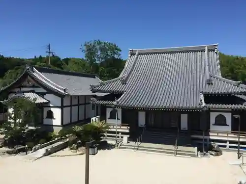 海徳寺の本殿