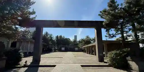 福井神社の{uncategorized: "未分類", other: "その他", undefined: "問題あり", building: "その他建物", grave: "お墓", sacred_gate: "鳥居", guardian: "狛犬", statue: "像", buddha: "仏像", history: "歴史", nature: "自然", garden: "庭園", animal: "動物", pagoda: "塔", temizu: "手水舎", mountain_gate: "山門・神門", sanctuary: "本殿・本堂", subordinate: "末社・摂社", art: "芸術", scenery: "景色", jizo: "地蔵", ema: "絵馬", goshuin: "御朱印", omikuji: "おみくじ", items: "授与品その他", amulet: "お守り", goshuincho: "御朱印帳", eats: "食事", festival: "お祭り", votive_dance: "神楽", shichigosan: "七五三参", wedding: "結婚式", experience: "体験その他", initially: "初詣", around: "周辺", anti_infection: "感染症対策"}