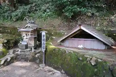 閼伽井不動(奈良県)