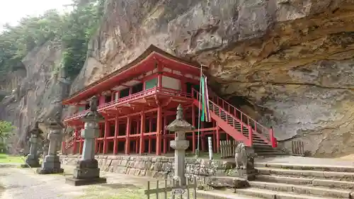 達谷西光寺の本殿・本堂
