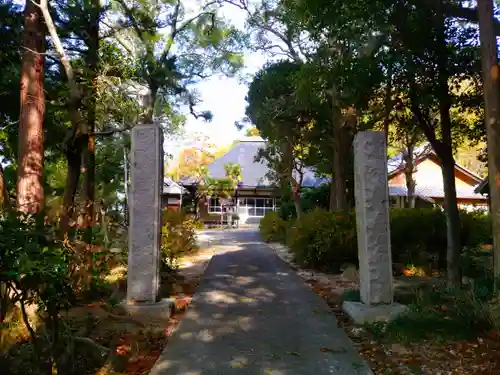 観音寺の山門