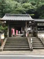 羅漢寺の山門