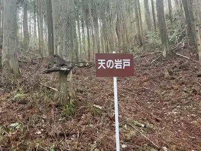 夏井諏訪神社の{uncategorized: "未分類", other: "その他", undefined: "問題あり", building: "その他建物", grave: "お墓", sacred_gate: "鳥居", guardian: "狛犬", statue: "像", buddha: "仏像", history: "歴史", nature: "自然", garden: "庭園", animal: "動物", pagoda: "塔", temizu: "手水舎", mountain_gate: "山門・神門", sanctuary: "本殿・本堂", subordinate: "末社・摂社", art: "芸術", scenery: "景色", jizo: "地蔵", ema: "絵馬", goshuin: "御朱印", omikuji: "おみくじ", items: "授与品その他", amulet: "お守り", goshuincho: "御朱印帳", eats: "食事", festival: "お祭り", votive_dance: "神楽", shichigosan: "七五三参", wedding: "結婚式", experience: "体験その他", initially: "初詣", around: "周辺", anti_infection: "感染症対策"}
