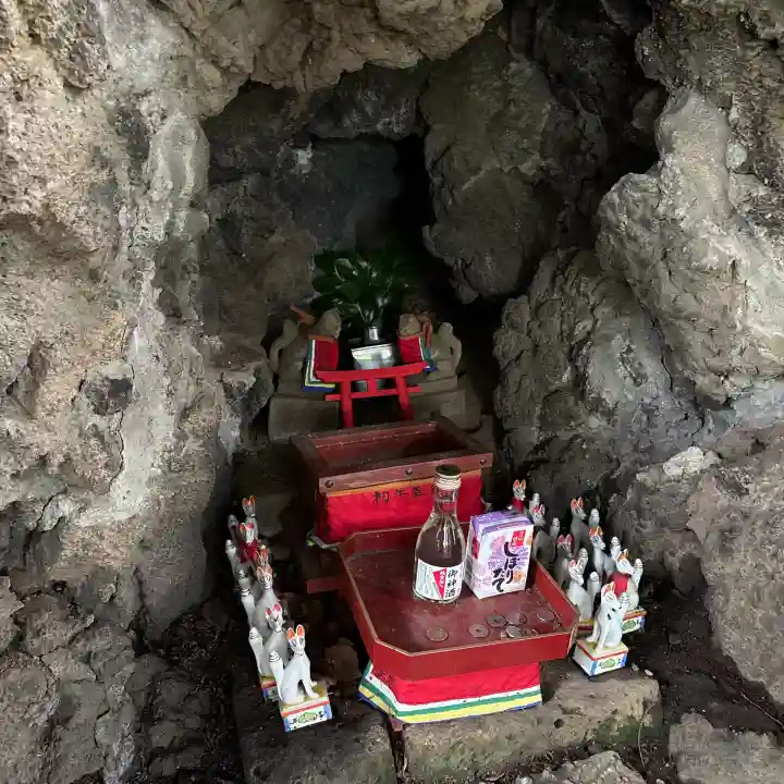 王子稲荷神社の{uncategorized: "未分類", other: "その他", undefined: "問題あり", building: "その他建物", grave: "お墓", sacred_gate: "鳥居", guardian: "狛犬", statue: "像", buddha: "仏像", history: "歴史", nature: "自然", garden: "庭園", animal: "動物", pagoda: "塔", temizu: "手水舎", mountain_gate: "山門・神門", sanctuary: "本殿・本堂", subordinate: "末社・摂社", art: "芸術", scenery: "景色", jizo: "地蔵", ema: "絵馬", goshuin: "御朱印", omikuji: "おみくじ", items: "授与品その他", amulet: "お守り", goshuincho: "御朱印帳", eats: "食事", festival: "お祭り", votive_dance: "神楽", shichigosan: "七五三参", wedding: "結婚式", experience: "体験その他", initially: "初詣", around: "周辺", anti_infection: "感染症対策"}