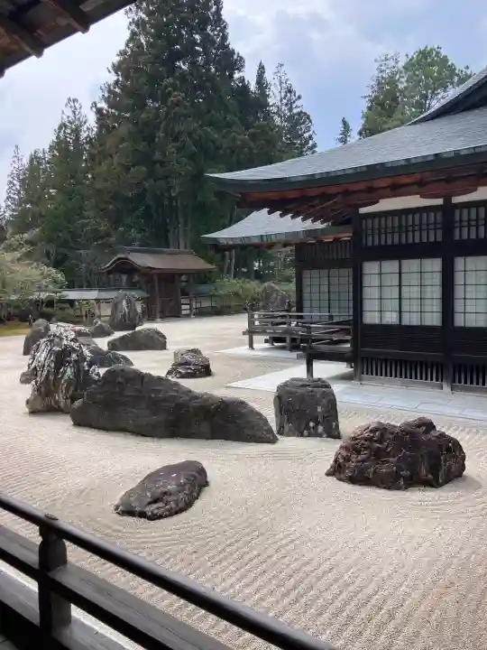 高野山金剛峯寺の{uncategorized: "未分類", other: "その他", undefined: "問題あり", building: "その他建物", grave: "お墓", sacred_gate: "鳥居", guardian: "狛犬", statue: "像", buddha: "仏像", history: "歴史", nature: "自然", garden: "庭園", animal: "動物", pagoda: "塔", temizu: "手水舎", mountain_gate: "山門・神門", sanctuary: "本殿・本堂", subordinate: "末社・摂社", art: "芸術", scenery: "景色", jizo: "地蔵", ema: "絵馬", goshuin: "御朱印", omikuji: "おみくじ", items: "授与品その他", amulet: "お守り", goshuincho: "御朱印帳", eats: "食事", festival: "お祭り", votive_dance: "神楽", shichigosan: "七五三参", wedding: "結婚式", experience: "体験その他", initially: "初詣", around: "周辺", anti_infection: "感染症対策"}