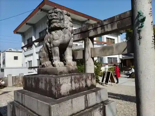 三輪神社の狛犬