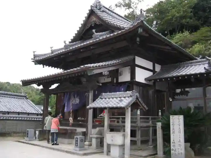 泰山寺の本殿・本堂