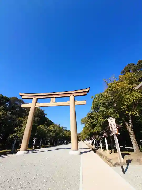 橿原神宮の{uncategorized: "未分類", other: "その他", undefined: "問題あり", building: "その他建物", grave: "お墓", sacred_gate: "鳥居", guardian: "狛犬", statue: "像", buddha: "仏像", history: "歴史", nature: "自然", garden: "庭園", animal: "動物", pagoda: "塔", temizu: "手水舎", mountain_gate: "山門・神門", sanctuary: "本殿・本堂", subordinate: "末社・摂社", art: "芸術", scenery: "景色", jizo: "地蔵", ema: "絵馬", goshuin: "御朱印", omikuji: "おみくじ", items: "授与品その他", amulet: "お守り", goshuincho: "御朱印帳", eats: "食事", festival: "お祭り", votive_dance: "神楽", shichigosan: "七五三参", wedding: "結婚式", experience: "体験その他", initially: "初詣", around: "周辺", anti_infection: "感染症対策"}