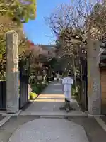 宝戒寺の山門・神門