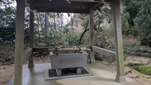 志比前神社の{uncategorized: "未分類", other: "その他", undefined: "問題あり", building: "その他建物", grave: "お墓", sacred_gate: "鳥居", guardian: "狛犬", statue: "像", buddha: "仏像", history: "歴史", nature: "自然", garden: "庭園", animal: "動物", pagoda: "塔", temizu: "手水舎", mountain_gate: "山門・神門", sanctuary: "本殿・本堂", subordinate: "末社・摂社", art: "芸術", scenery: "景色", jizo: "地蔵", ema: "絵馬", goshuin: "御朱印", omikuji: "おみくじ", items: "授与品その他", amulet: "お守り", goshuincho: "御朱印帳", eats: "食事", festival: "お祭り", votive_dance: "神楽", shichigosan: "七五三参", wedding: "結婚式", experience: "体験その他", initially: "初詣", around: "周辺", anti_infection: "感染症対策"}