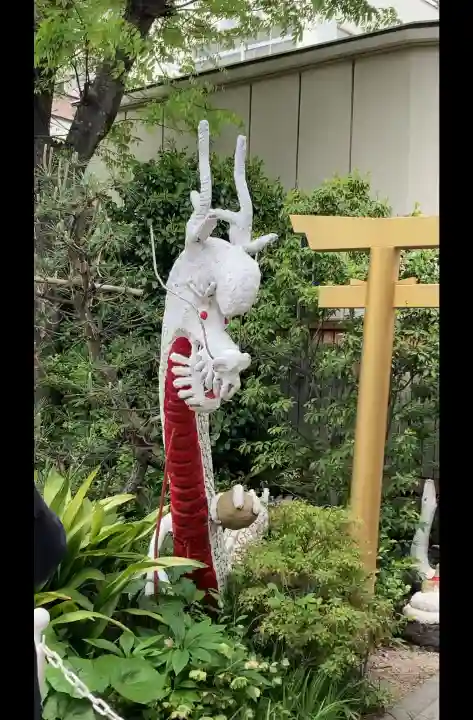 蛇窪神社の{uncategorized: "未分類", other: "その他", undefined: "問題あり", building: "その他建物", grave: "お墓", sacred_gate: "鳥居", guardian: "狛犬", statue: "像", buddha: "仏像", history: "歴史", nature: "自然", garden: "庭園", animal: "動物", pagoda: "塔", temizu: "手水舎", mountain_gate: "山門・神門", sanctuary: "本殿・本堂", subordinate: "末社・摂社", art: "芸術", scenery: "景色", jizo: "地蔵", ema: "絵馬", goshuin: "御朱印", omikuji: "おみくじ", items: "授与品その他", amulet: "お守り", goshuincho: "御朱印帳", eats: "食事", festival: "お祭り", votive_dance: "神楽", shichigosan: "七五三参", wedding: "結婚式", experience: "体験その他", initially: "初詣", around: "周辺", anti_infection: "感染症対策"}