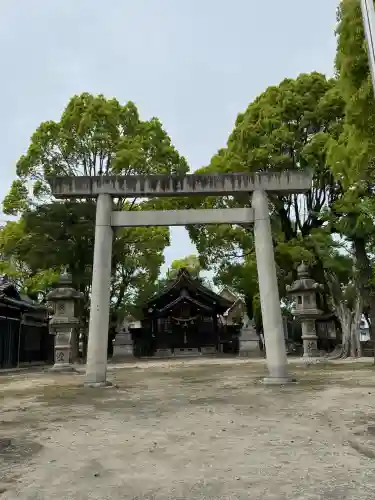 六所社（安井）の{uncategorized: "未分類", other: "その他", undefined: "問題あり", building: "その他建物", grave: "お墓", sacred_gate: "鳥居", guardian: "狛犬", statue: "像", buddha: "仏像", history: "歴史", nature: "自然", garden: "庭園", animal: "動物", pagoda: "塔", temizu: "手水舎", mountain_gate: "山門・神門", sanctuary: "本殿・本堂", subordinate: "末社・摂社", art: "芸術", scenery: "景色", jizo: "地蔵", ema: "絵馬", goshuin: "御朱印", omikuji: "おみくじ", items: "授与品その他", amulet: "お守り", goshuincho: "御朱印帳", eats: "食事", festival: "お祭り", votive_dance: "神楽", shichigosan: "七五三参", wedding: "結婚式", experience: "体験その他", initially: "初詣", around: "周辺", anti_infection: "感染症対策"}