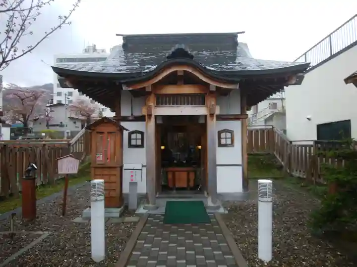 湯前薬師如来堂の本殿・本堂