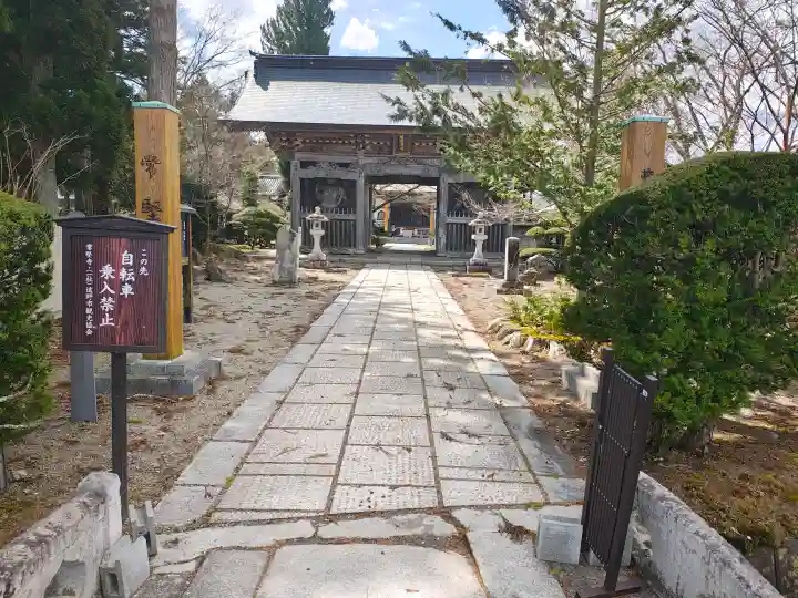 常堅寺の{uncategorized: "未分類", other: "その他", undefined: "問題あり", building: "その他建物", grave: "お墓", sacred_gate: "鳥居", guardian: "狛犬", statue: "像", buddha: "仏像", history: "歴史", nature: "自然", garden: "庭園", animal: "動物", pagoda: "塔", temizu: "手水舎", mountain_gate: "山門・神門", sanctuary: "本殿・本堂", subordinate: "末社・摂社", art: "芸術", scenery: "景色", jizo: "地蔵", ema: "絵馬", goshuin: "御朱印", omikuji: "おみくじ", items: "授与品その他", amulet: "お守り", goshuincho: "御朱印帳", eats: "食事", festival: "お祭り", votive_dance: "神楽", shichigosan: "七五三参", wedding: "結婚式", experience: "体験その他", initially: "初詣", around: "周辺", anti_infection: "感染症対策"}