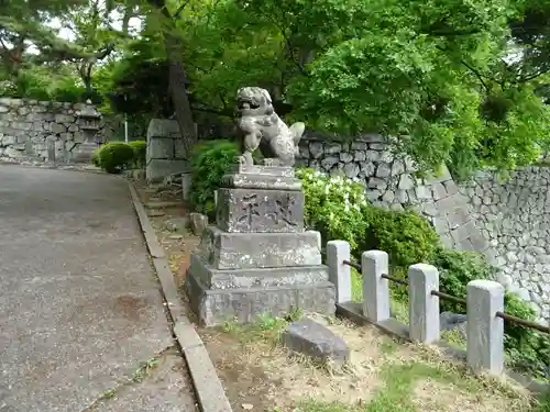 篠山神社の狛犬