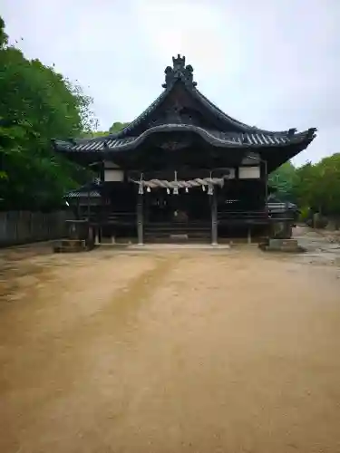 勝岡八幡神社の{uncategorized: "未分類", other: "その他", undefined: "問題あり", building: "その他建物", grave: "お墓", sacred_gate: "鳥居", guardian: "狛犬", statue: "像", buddha: "仏像", history: "歴史", nature: "自然", garden: "庭園", animal: "動物", pagoda: "塔", temizu: "手水舎", mountain_gate: "山門・神門", sanctuary: "本殿・本堂", subordinate: "末社・摂社", art: "芸術", scenery: "景色", jizo: "地蔵", ema: "絵馬", goshuin: "御朱印", omikuji: "おみくじ", items: "授与品その他", amulet: "お守り", goshuincho: "御朱印帳", eats: "食事", festival: "お祭り", votive_dance: "神楽", shichigosan: "七五三参", wedding: "結婚式", experience: "体験その他", initially: "初詣", around: "周辺", anti_infection: "感染症対策"}