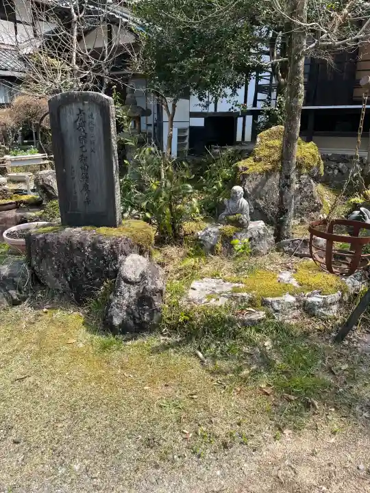 東光寺の{uncategorized: "未分類", other: "その他", undefined: "問題あり", building: "その他建物", grave: "お墓", sacred_gate: "鳥居", guardian: "狛犬", statue: "像", buddha: "仏像", history: "歴史", nature: "自然", garden: "庭園", animal: "動物", pagoda: "塔", temizu: "手水舎", mountain_gate: "山門・神門", sanctuary: "本殿・本堂", subordinate: "末社・摂社", art: "芸術", scenery: "景色", jizo: "地蔵", ema: "絵馬", goshuin: "御朱印", omikuji: "おみくじ", items: "授与品その他", amulet: "お守り", goshuincho: "御朱印帳", eats: "食事", festival: "お祭り", votive_dance: "神楽", shichigosan: "七五三参", wedding: "結婚式", experience: "体験その他", initially: "初詣", around: "周辺", anti_infection: "感染症対策"}