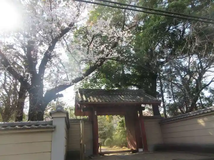 中院の山門・神門