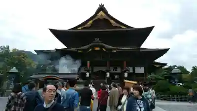 善光寺の本殿・本堂