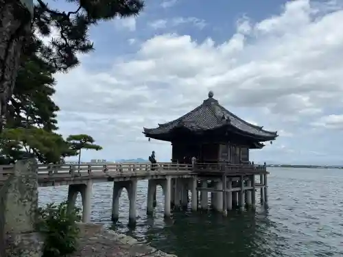 満月寺（浮御堂）の{uncategorized: "未分類", other: "その他", undefined: "問題あり", building: "その他建物", grave: "お墓", sacred_gate: "鳥居", guardian: "狛犬", statue: "像", buddha: "仏像", history: "歴史", nature: "自然", garden: "庭園", animal: "動物", pagoda: "塔", temizu: "手水舎", mountain_gate: "山門・神門", sanctuary: "本殿・本堂", subordinate: "末社・摂社", art: "芸術", scenery: "景色", jizo: "地蔵", ema: "絵馬", goshuin: "御朱印", omikuji: "おみくじ", items: "授与品その他", amulet: "お守り", goshuincho: "御朱印帳", eats: "食事", festival: "お祭り", votive_dance: "神楽", shichigosan: "七五三参", wedding: "結婚式", experience: "体験その他", initially: "初詣", around: "周辺", anti_infection: "感染症対策"}