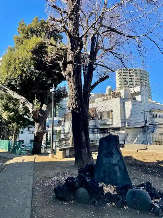 鬼子母神堂 (法明寺)の{uncategorized: "未分類", other: "その他", undefined: "問題あり", building: "その他建物", grave: "お墓", sacred_gate: "鳥居", guardian: "狛犬", statue: "像", buddha: "仏像", history: "歴史", nature: "自然", garden: "庭園", animal: "動物", pagoda: "塔", temizu: "手水舎", mountain_gate: "山門・神門", sanctuary: "本殿・本堂", subordinate: "末社・摂社", art: "芸術", scenery: "景色", jizo: "地蔵", ema: "絵馬", goshuin: "御朱印", omikuji: "おみくじ", items: "授与品その他", amulet: "お守り", goshuincho: "御朱印帳", eats: "食事", festival: "お祭り", votive_dance: "神楽", shichigosan: "七五三参", wedding: "結婚式", experience: "体験その他", initially: "初詣", around: "周辺", anti_infection: "感染症対策"}