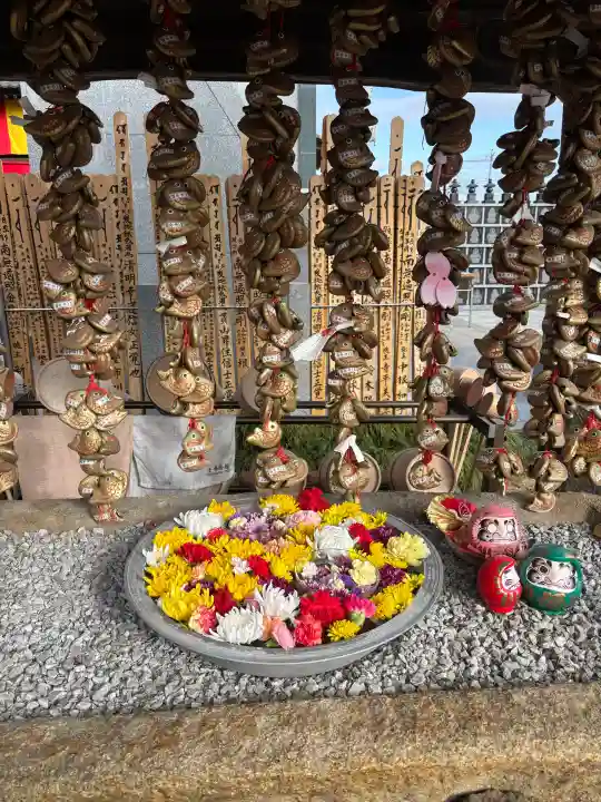 埼玉厄除け開運大師・龍泉寺(切り絵御朱印発祥の寺)の{uncategorized: "未分類", other: "その他", undefined: "問題あり", building: "その他建物", grave: "お墓", sacred_gate: "鳥居", guardian: "狛犬", statue: "像", buddha: "仏像", history: "歴史", nature: "自然", garden: "庭園", animal: "動物", pagoda: "塔", temizu: "手水舎", mountain_gate: "山門・神門", sanctuary: "本殿・本堂", subordinate: "末社・摂社", art: "芸術", scenery: "景色", jizo: "地蔵", ema: "絵馬", goshuin: "御朱印", omikuji: "おみくじ", items: "授与品その他", amulet: "お守り", goshuincho: "御朱印帳", eats: "食事", festival: "お祭り", votive_dance: "神楽", shichigosan: "七五三参", wedding: "結婚式", experience: "体験その他", initially: "初詣", around: "周辺", anti_infection: "感染症対策"}