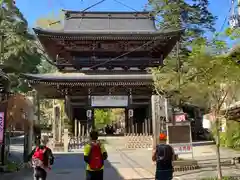 華厳寺の山門