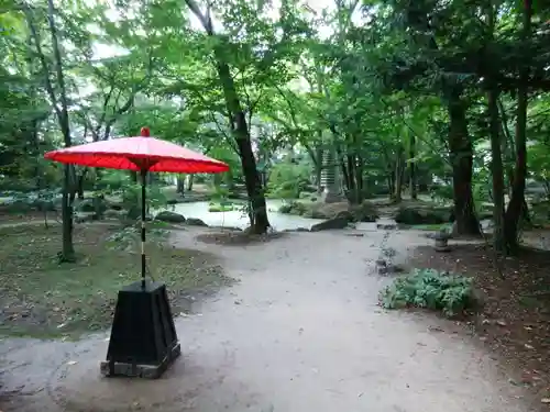 帯廣神社の庭園