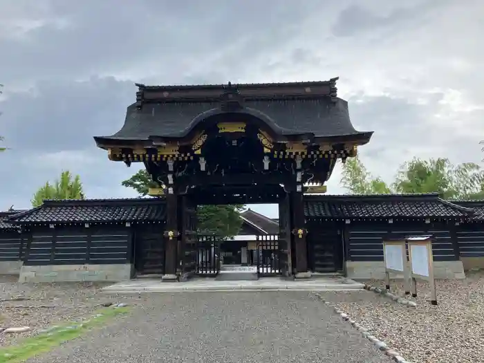 勝興寺の山門