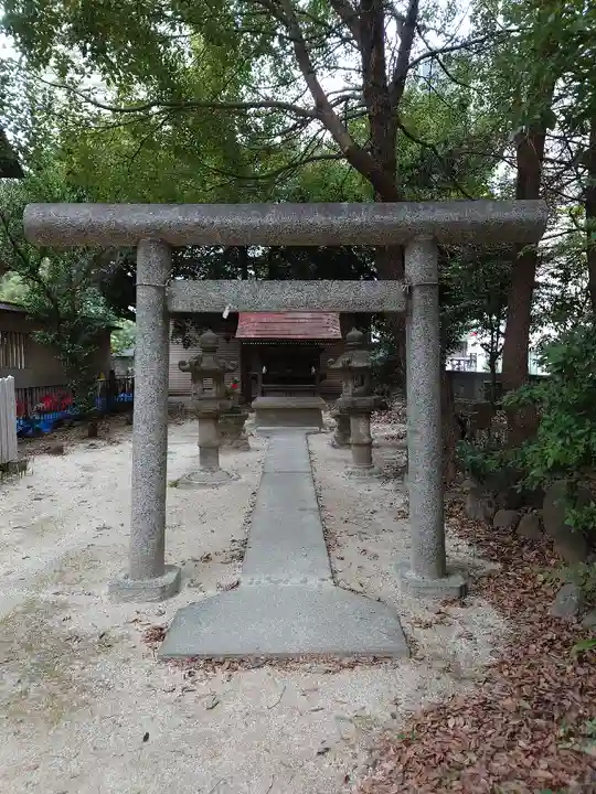 上落合神明神社の末社・摂社
