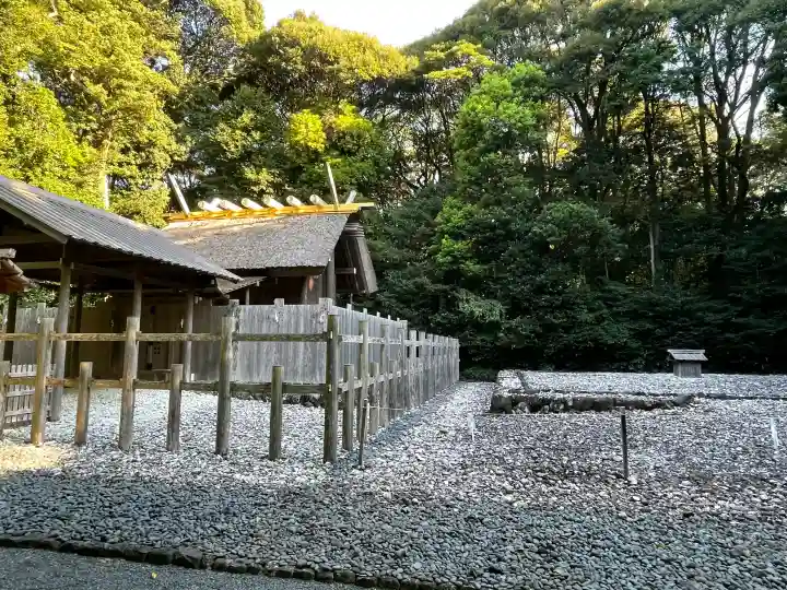 伊雜宮(皇大神宮別宮)の{uncategorized: "未分類", other: "その他", undefined: "問題あり", building: "その他建物", grave: "お墓", sacred_gate: "鳥居", guardian: "狛犬", statue: "像", buddha: "仏像", history: "歴史", nature: "自然", garden: "庭園", animal: "動物", pagoda: "塔", temizu: "手水舎", mountain_gate: "山門・神門", sanctuary: "本殿・本堂", subordinate: "末社・摂社", art: "芸術", scenery: "景色", jizo: "地蔵", ema: "絵馬", goshuin: "御朱印", omikuji: "おみくじ", items: "授与品その他", amulet: "お守り", goshuincho: "御朱印帳", eats: "食事", festival: "お祭り", votive_dance: "神楽", shichigosan: "七五三参", wedding: "結婚式", experience: "体験その他", initially: "初詣", around: "周辺", anti_infection: "感染症対策"}