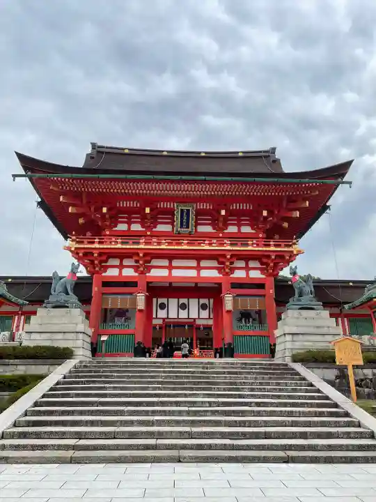 伏見稲荷大社の山門・神門