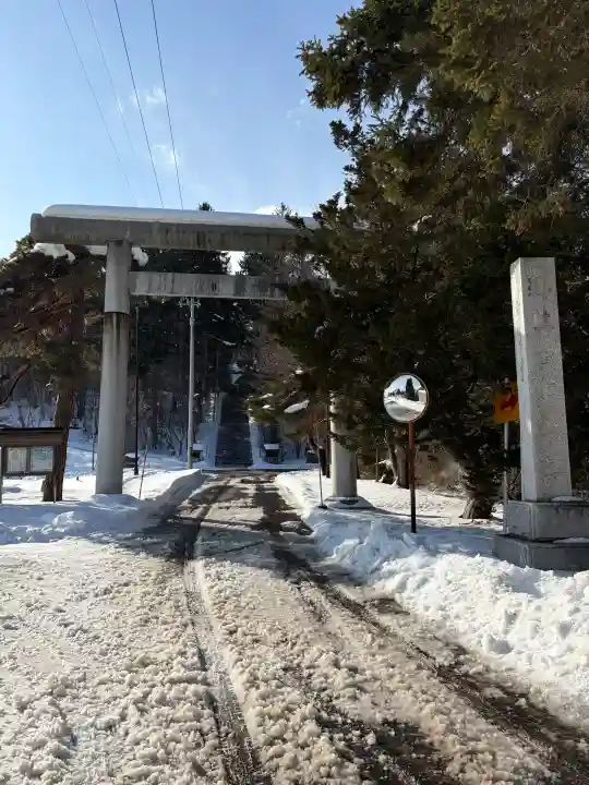 由仁神社の{uncategorized: "未分類", other: "その他", undefined: "問題あり", building: "その他建物", grave: "お墓", sacred_gate: "鳥居", guardian: "狛犬", statue: "像", buddha: "仏像", history: "歴史", nature: "自然", garden: "庭園", animal: "動物", pagoda: "塔", temizu: "手水舎", mountain_gate: "山門・神門", sanctuary: "本殿・本堂", subordinate: "末社・摂社", art: "芸術", scenery: "景色", jizo: "地蔵", ema: "絵馬", goshuin: "御朱印", omikuji: "おみくじ", items: "授与品その他", amulet: "お守り", goshuincho: "御朱印帳", eats: "食事", festival: "お祭り", votive_dance: "神楽", shichigosan: "七五三参", wedding: "結婚式", experience: "体験その他", initially: "初詣", around: "周辺", anti_infection: "感染症対策"}