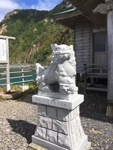 太田神社（拝殿）の狛犬