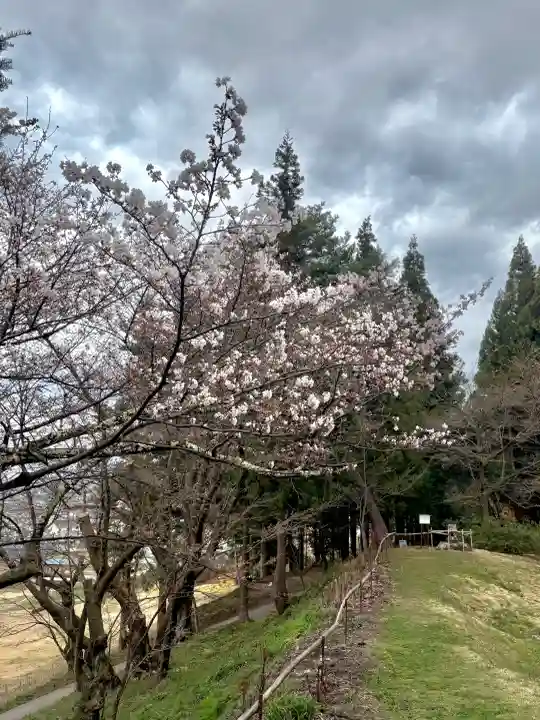蚊里田八幡宮の{uncategorized: "未分類", other: "その他", undefined: "問題あり", building: "その他建物", grave: "お墓", sacred_gate: "鳥居", guardian: "狛犬", statue: "像", buddha: "仏像", history: "歴史", nature: "自然", garden: "庭園", animal: "動物", pagoda: "塔", temizu: "手水舎", mountain_gate: "山門・神門", sanctuary: "本殿・本堂", subordinate: "末社・摂社", art: "芸術", scenery: "景色", jizo: "地蔵", ema: "絵馬", goshuin: "御朱印", omikuji: "おみくじ", items: "授与品その他", amulet: "お守り", goshuincho: "御朱印帳", eats: "食事", festival: "お祭り", votive_dance: "神楽", shichigosan: "七五三参", wedding: "結婚式", experience: "体験その他", initially: "初詣", around: "周辺", anti_infection: "感染症対策"}